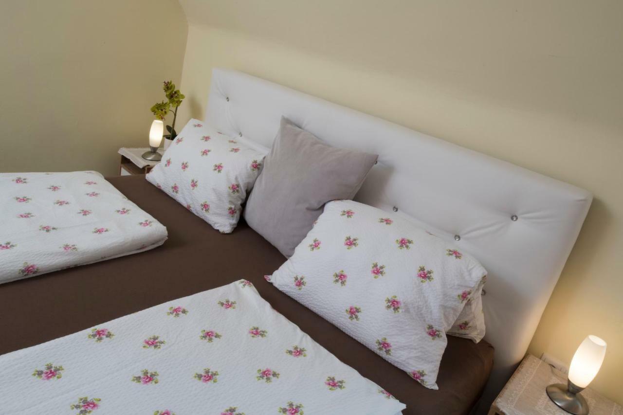 Pension Gierlinger Aflenz Kurort Екстер'єр фото